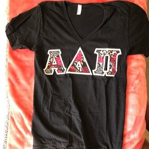 ADPi jungle raised letters v-neck tee